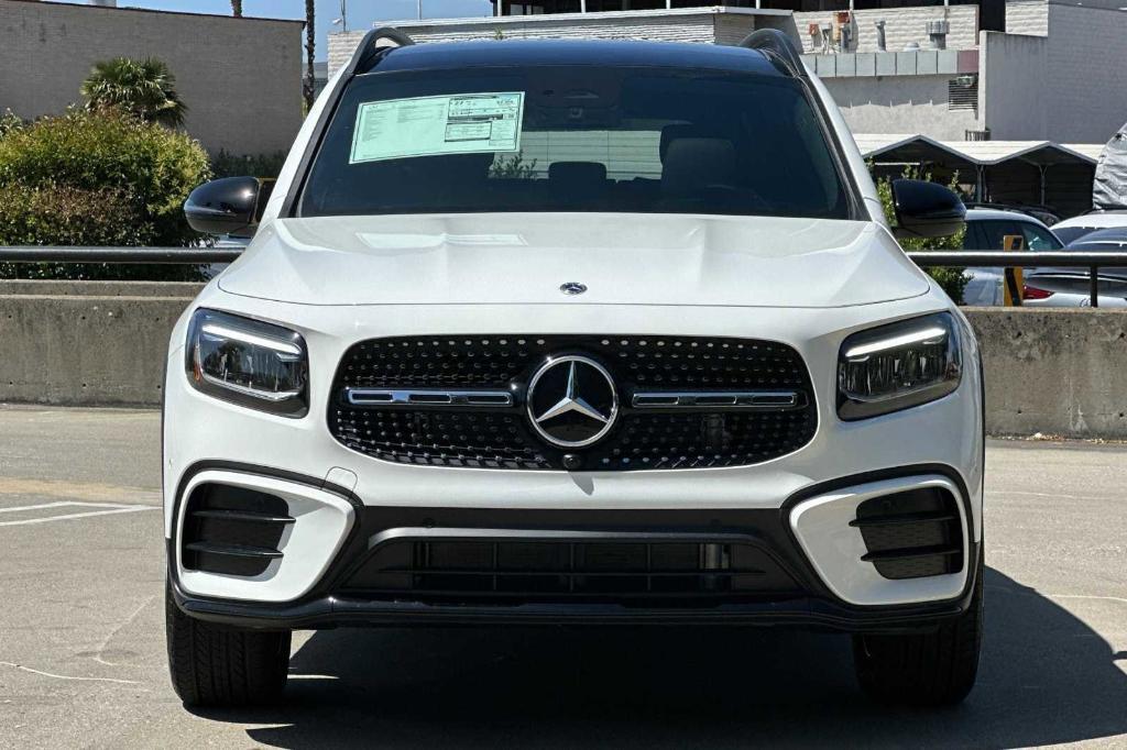 new 2024 Mercedes-Benz GLB 250 car, priced at $53,095