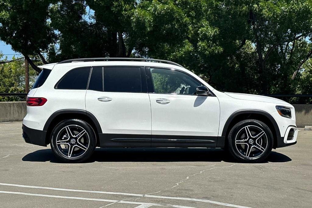 new 2024 Mercedes-Benz GLB 250 car, priced at $53,095