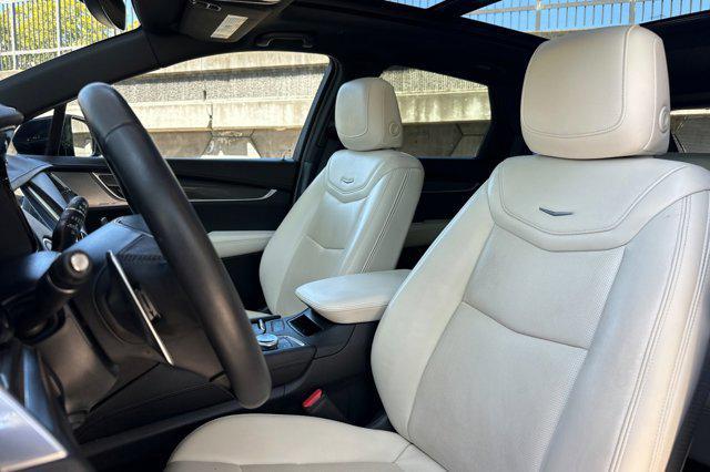 used 2022 Cadillac XT5 car, priced at $34,987