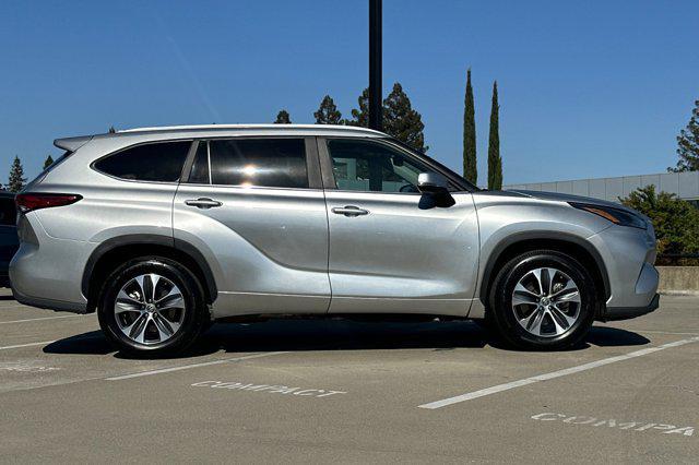 used 2023 Toyota Highlander car, priced at $32,886