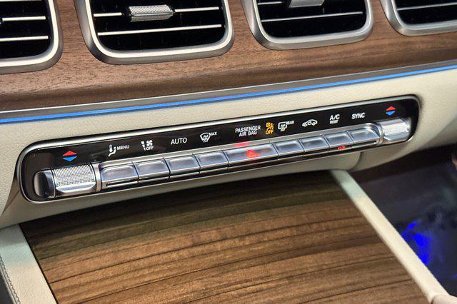 new 2026 Mercedes-Benz GLS 580 car