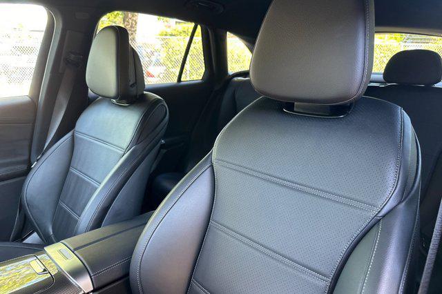 new 2024 Mercedes-Benz GLC 300 car
