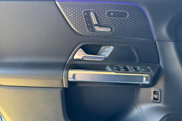 new 2025 Mercedes-Benz GLB 250 car, priced at $51,395