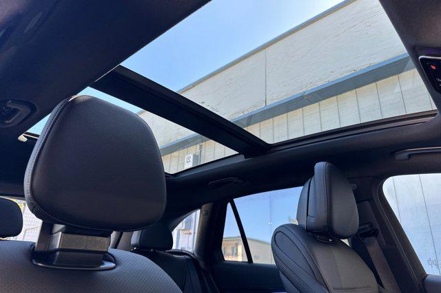 new 2025 Mercedes-Benz GLC 300 car, priced at $60,590