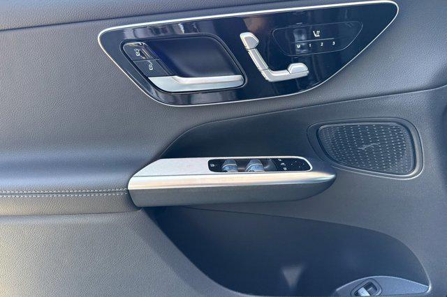 new 2025 Mercedes-Benz GLC 300 car, priced at $61,620