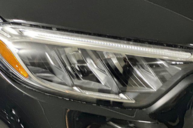 new 2025 Mercedes-Benz GLC 300 car, priced at $58,895