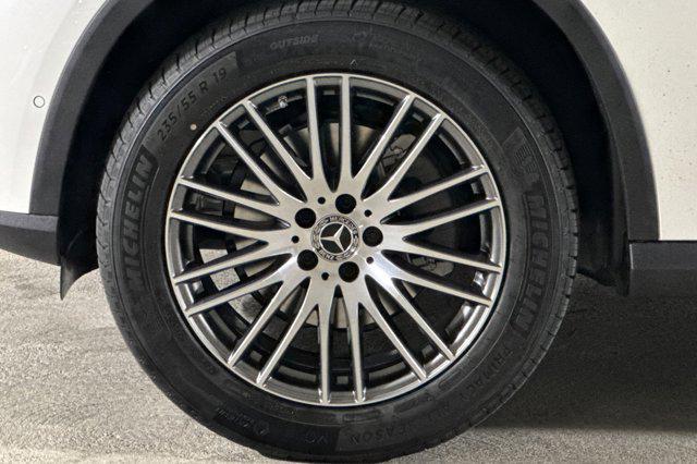 new 2026 Mercedes-Benz GLC 300 car