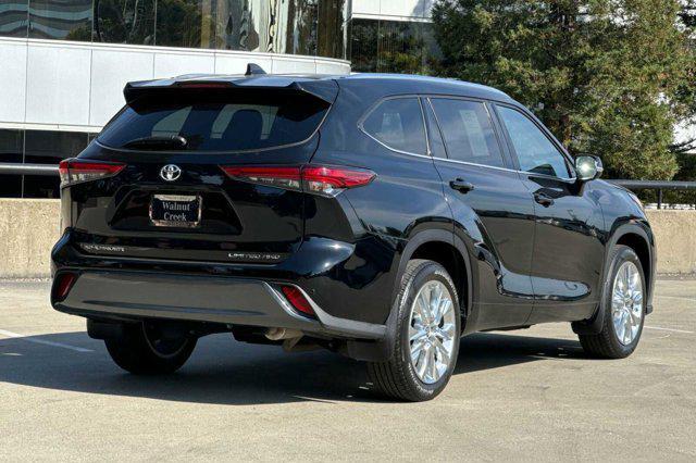 used 2021 Toyota Highlander car, priced at $39,999