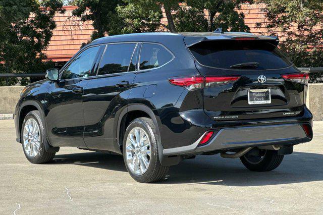 used 2021 Toyota Highlander car, priced at $39,999