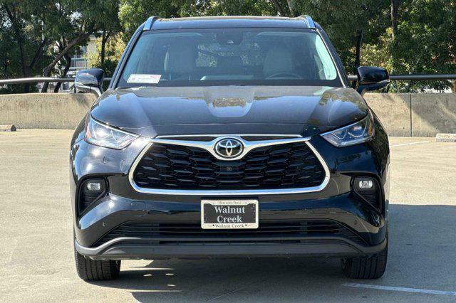 used 2021 Toyota Highlander car, priced at $39,999