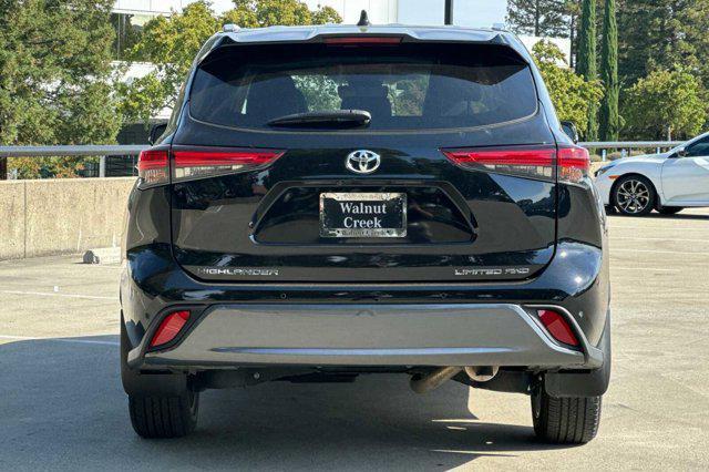 used 2021 Toyota Highlander car, priced at $39,999