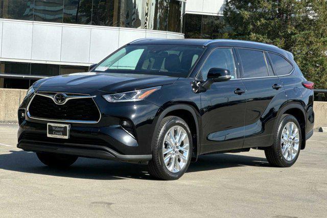 used 2021 Toyota Highlander car, priced at $39,999