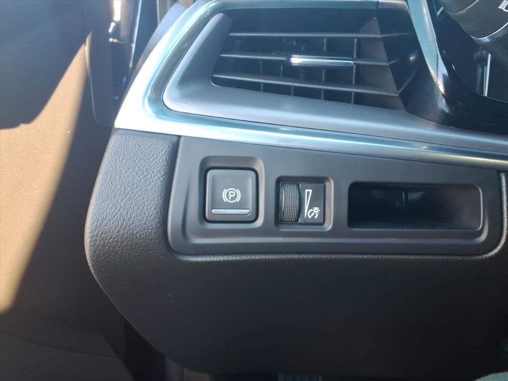 used 2025 Cadillac XT5 car