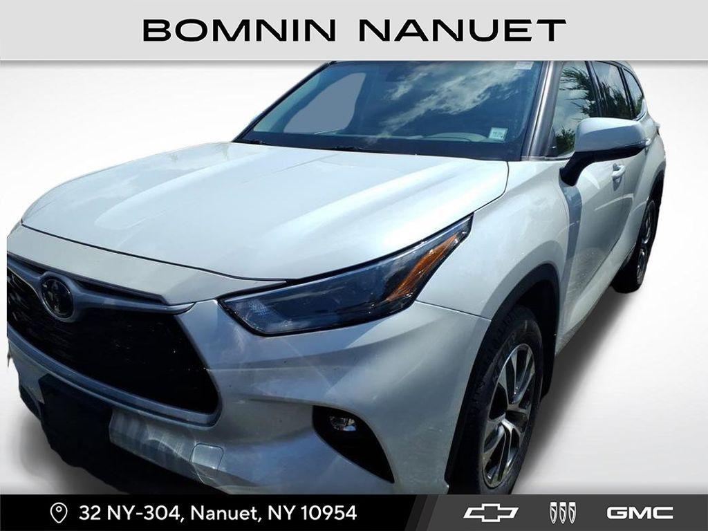 used 2022 Toyota Highlander car, priced at $32,990