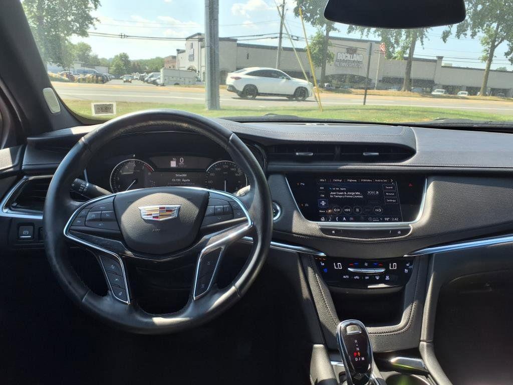 used 2022 Cadillac XT5 car, priced at $29,990