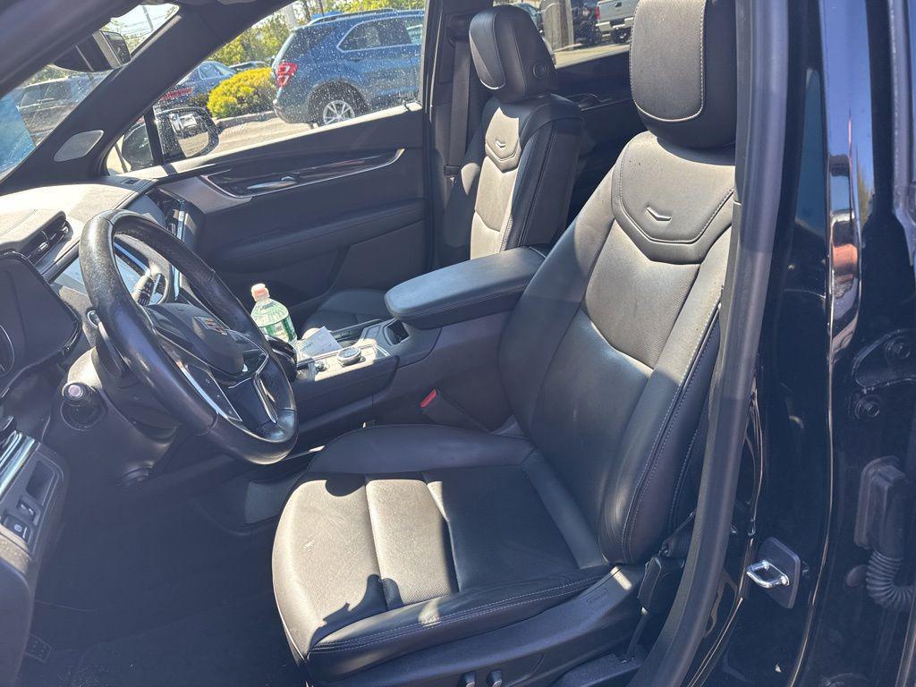 used 2023 Cadillac XT5 car, priced at $30,490