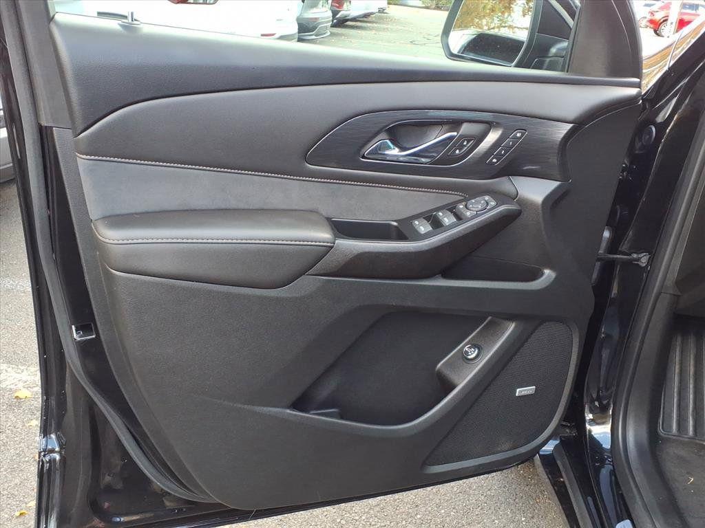 used 2023 Chevrolet Traverse car, priced at $37,990