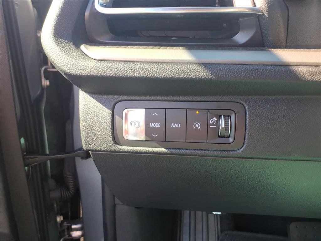 used 2025 Chevrolet Traverse car