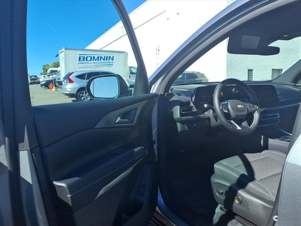 used 2025 Chevrolet Traverse car
