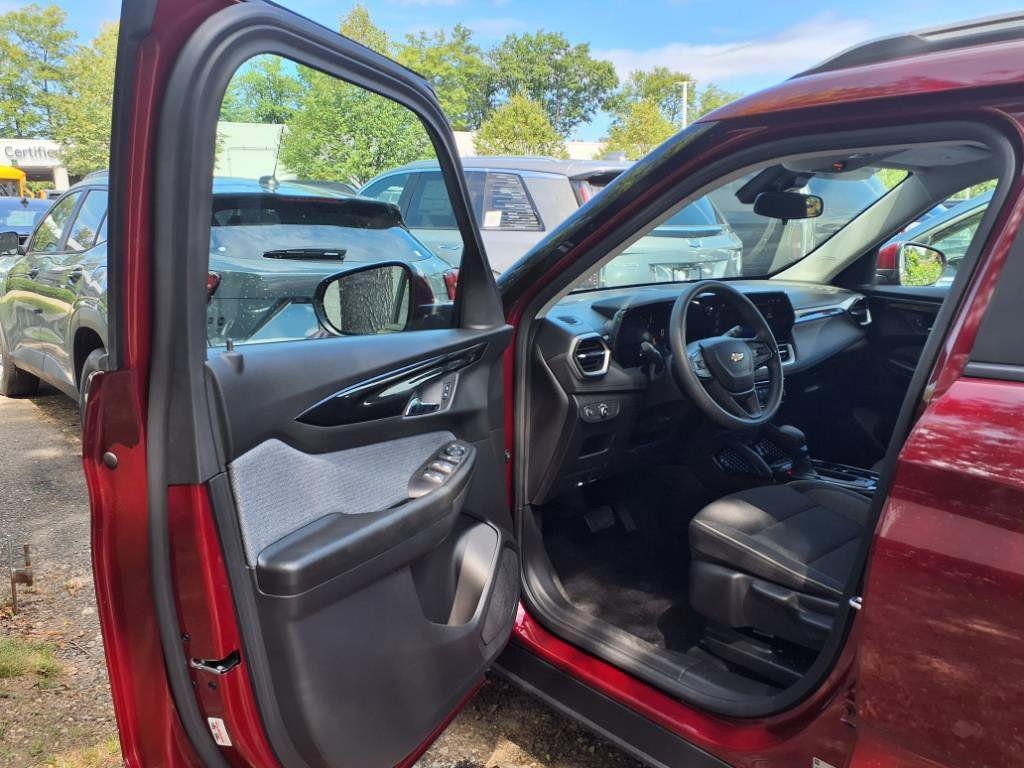 used 2025 Chevrolet TrailBlazer car, priced at $28,990