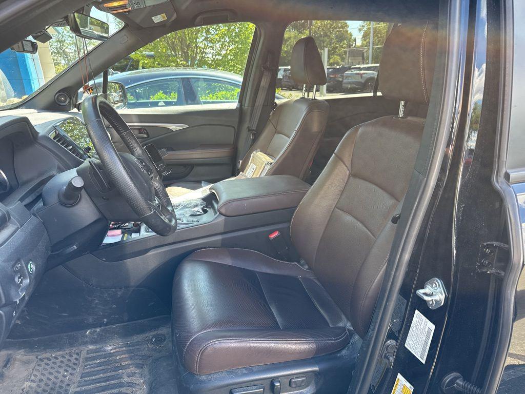 used 2025 Honda Passport car, priced at $35,990