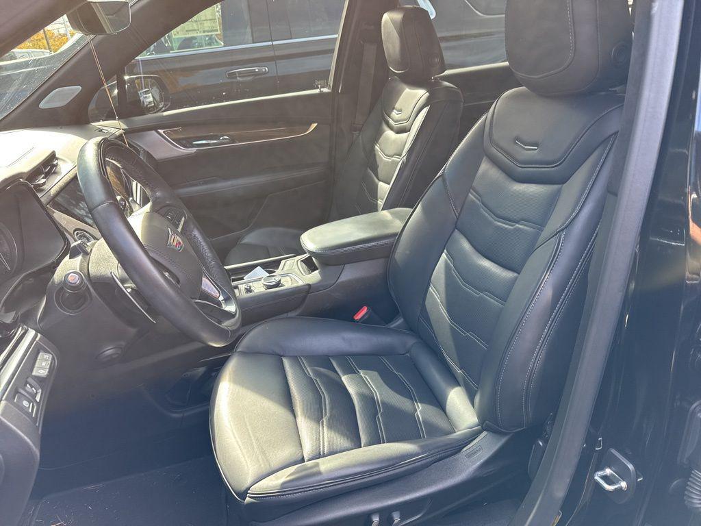 used 2022 Cadillac XT6 car, priced at $37,990