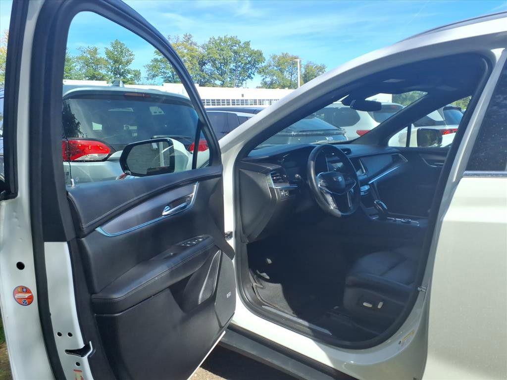 used 2022 Cadillac XT5 car, priced at $26,490