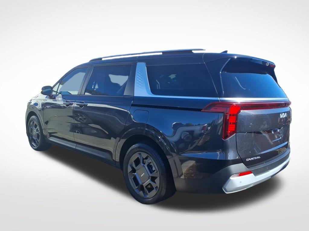 used 2025 Kia Carnival Hybrid car, priced at $38,490