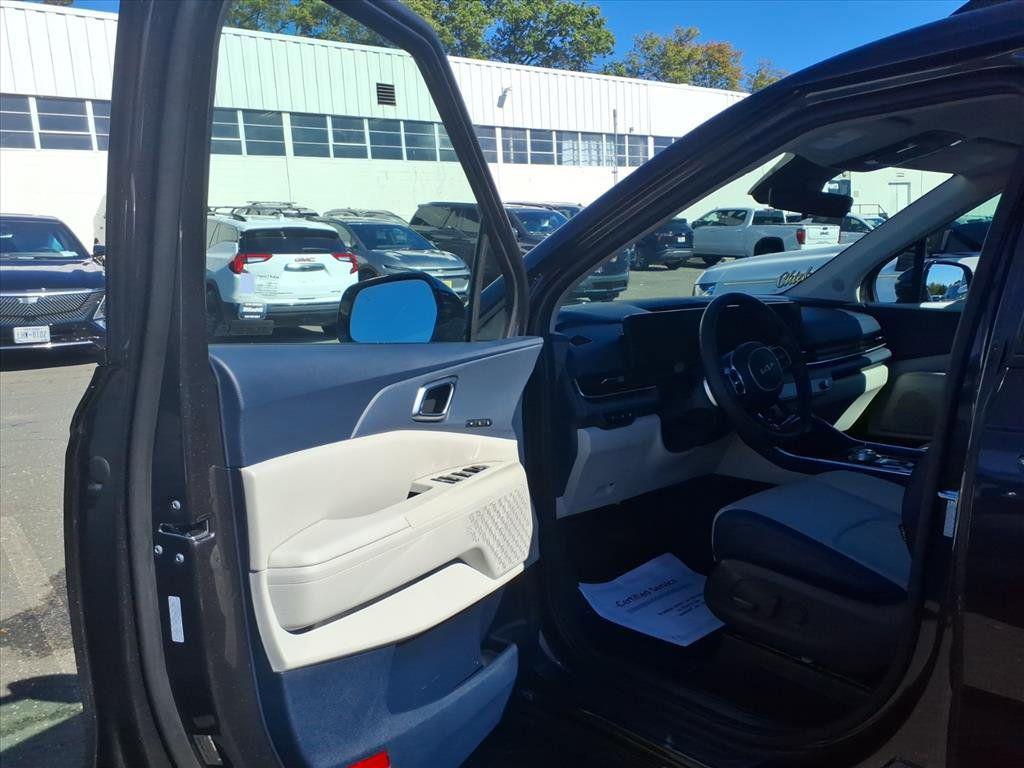 used 2025 Kia Carnival Hybrid car, priced at $38,490