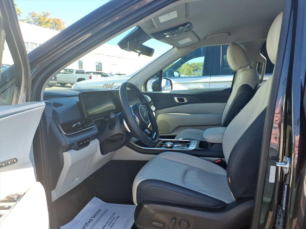 used 2025 Kia Carnival Hybrid car, priced at $38,490