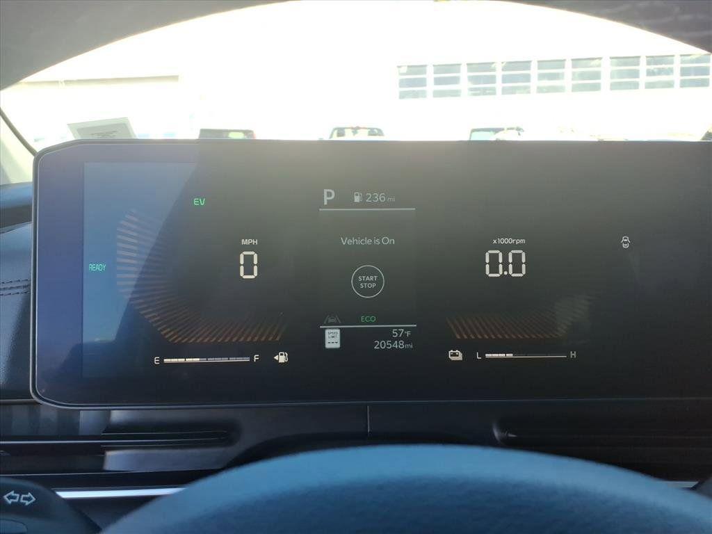 used 2025 Kia Carnival Hybrid car, priced at $38,490