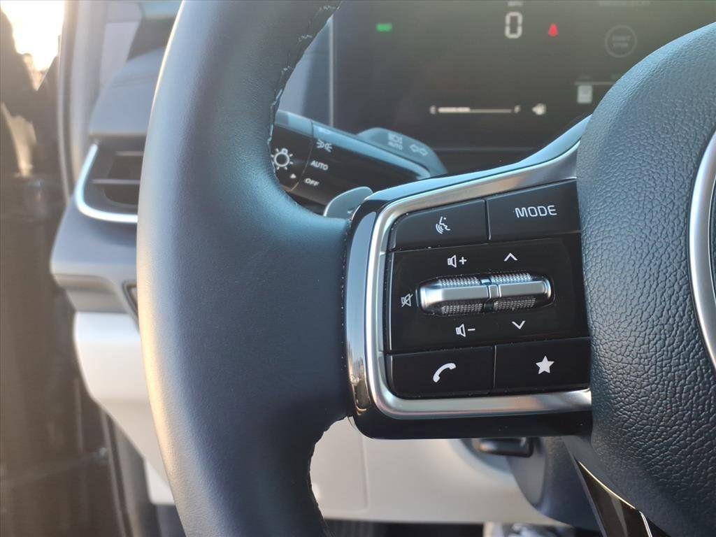 used 2025 Kia Carnival Hybrid car, priced at $38,490