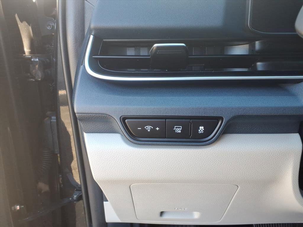 used 2025 Kia Carnival Hybrid car, priced at $38,490