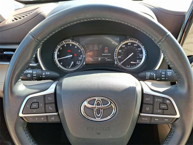 used 2022 Toyota Highlander car, priced at $39,500