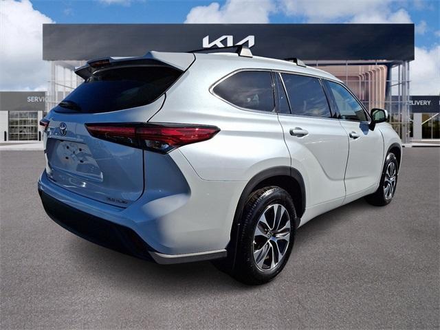 used 2022 Toyota Highlander car, priced at $39,500