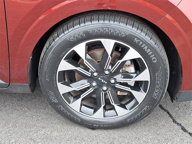 used 2023 Kia Carnival car, priced at $33,927