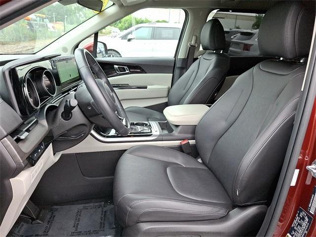 used 2023 Kia Carnival car, priced at $33,927