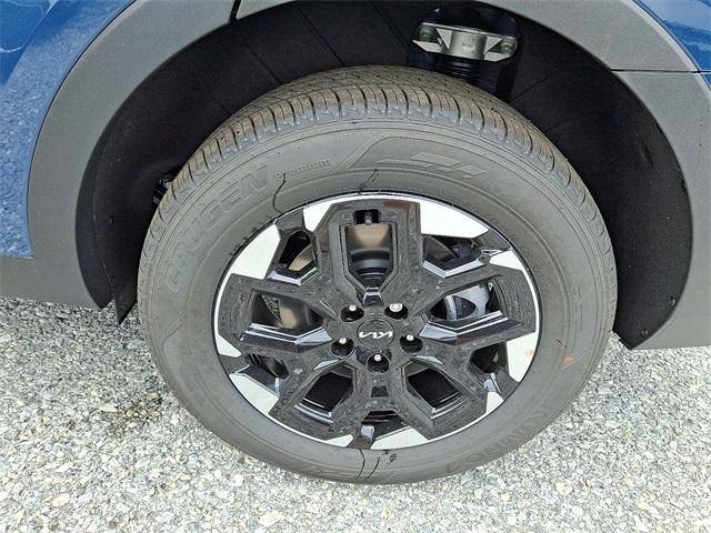 new 2025 Kia Sorento car, priced at $39,205