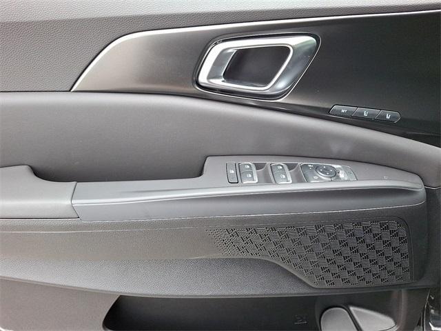 new 2025 Kia Carnival Hybrid car, priced at $50,630