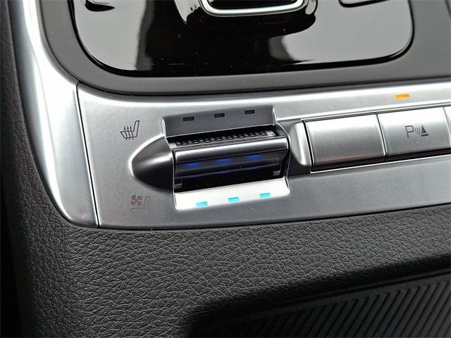 new 2025 Kia Carnival Hybrid car, priced at $50,630