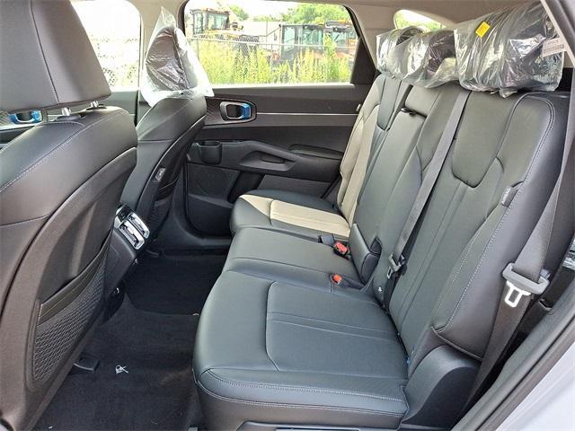 new 2025 Kia Sorento car, priced at $39,055