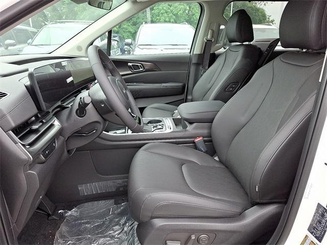 new 2025 Kia Carnival car, priced at $51,595