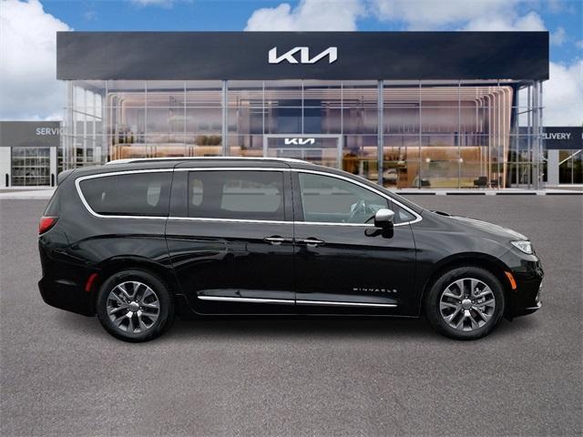 used 2022 Chrysler Pacifica Hybrid car, priced at $36,332