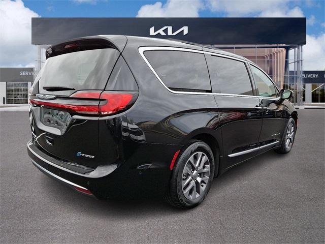 used 2022 Chrysler Pacifica Hybrid car, priced at $36,332