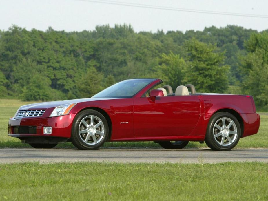 used 2004 Cadillac XLR car