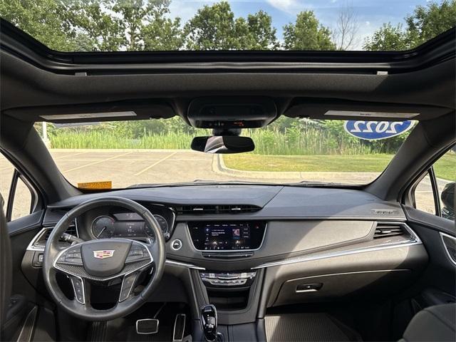 used 2022 Cadillac XT5 car, priced at $35,990