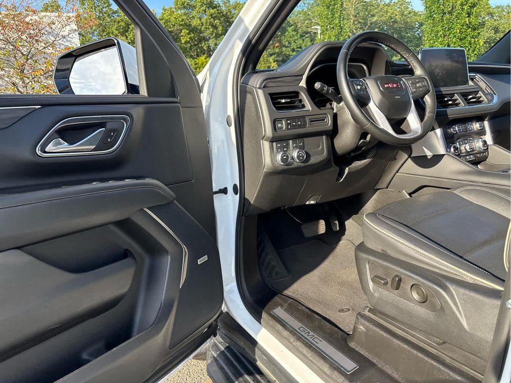 used 2023 GMC Yukon car, priced at $55,537