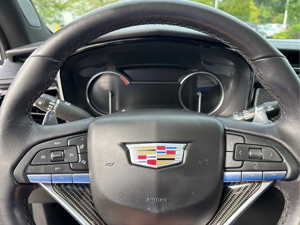 used 2022 Cadillac XT6 car, priced at $37,321