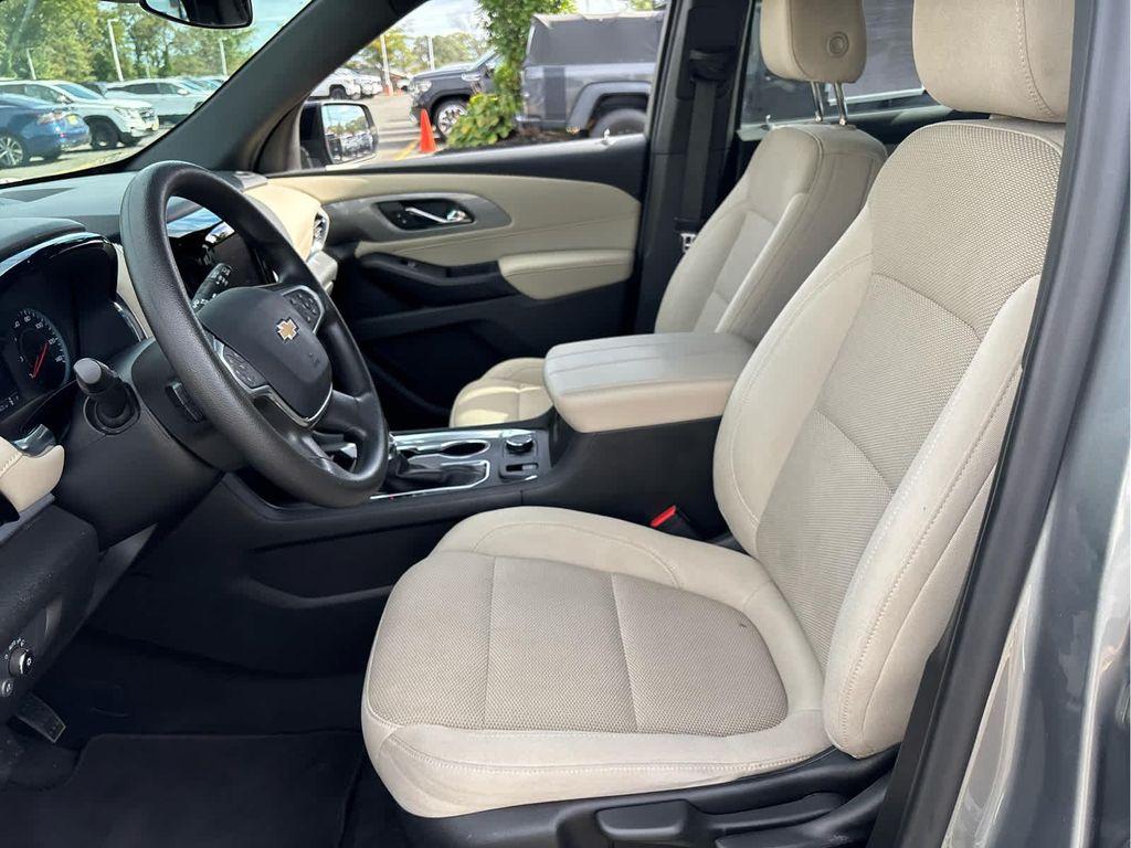 used 2023 Chevrolet Traverse car, priced at $19,996
