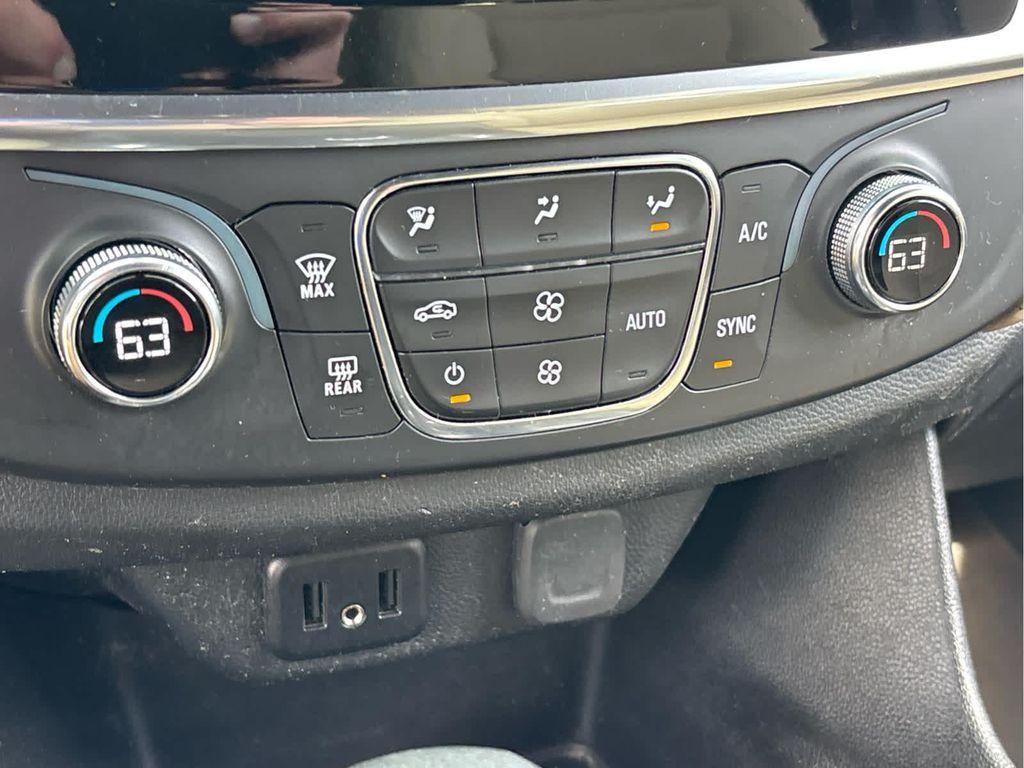 used 2023 Chevrolet Traverse car, priced at $19,996